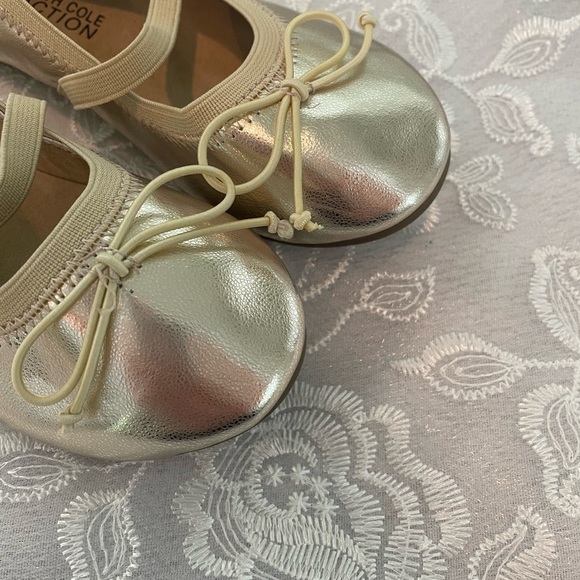 NWT Girls Kenneth Cole Metallic Flats - Picture 2 of 5